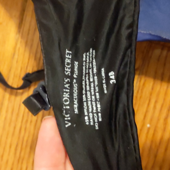 VS Bombshell Plunge Pushup Bras - Picture 3 of 3